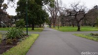 Dengan luas 26 hektar, Carlton Gardens jadi pilihan warga Melbourne untuk bersantai atau olahraga (Shinta/detikTravel)