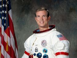 12 Orang yang Pernah Menginjakkan Kaki di Bulan