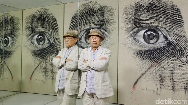 Perupa Sunaryo di pameran tunggal 'Lawangkala' di Selasar Sunaryo Art Space (SSAS).
