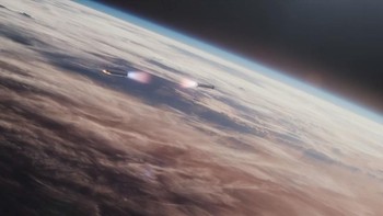 Sama seperti Falcon Heavy dan Falcon 9, pendorong roket ini juga bisa kembali lagi ke Bumi. Foto: SpaceX