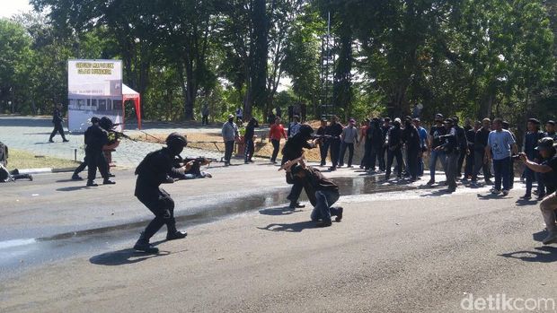 Simulasi pengamanan Pilpres di Jateng. 
