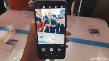 Untuk baterainya, tersedia dengan kapasitas 3.000 mAh yang sudah menjadi standar smartphone saat ini. Honor 9i hadir dengan sistem operasi Android Oreo 8.0. (Foto: detikINET/Virgina Maulita Putri)