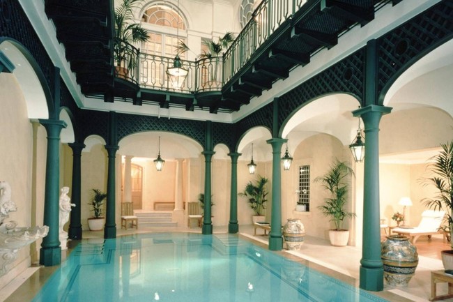 Rumah dengan 10 kamar tidur tersebut berada di Crown Estate, Kensington Palace Gardens, tak jauh dari Istana Kensington yang merupakan kediaman Pangeran William dan Kate Middleton. Foto: Dok. Standard.co.uk