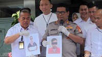 Saat dimintai keterangan, pelaku mengungkapkan dapat menjual enam sampai dua puluh ribu rupiah per paket dengan keuntungan Rp 600 ribu hingga Rp 1 juta. Namun, dalam meracik obat-obatan itu, pelaku mengakui tak memiliki keahlian di bidang farmasi. Dua tersangka pemilik toko dijerat dengan UU no 36 Tahun 2009 Tentang Kesehatan, dan UU no 8 tahun 1999 tentang Perlindungan Konsumen. Ancaman maksimal hukuman adalah 15 tahun penjara.