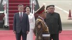 Mesranya Moon Jae-In Berpelukan dengan Kim Jong Un