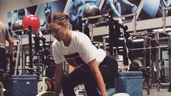 Petenis cantik asal Russia Maria Sharapova sempat terkena kasus doping pada tahun 2016. Begini cara Maria Sharapova menjaga bentuk tubuhnya agar kembali fit.