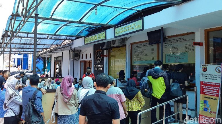 Jelang Pembukaan CPNS, Pemohon SKCK di Bandung Membeludak Jelang Pembukaan CPNS, Pemohon SKCK di Bandung Membeludak
