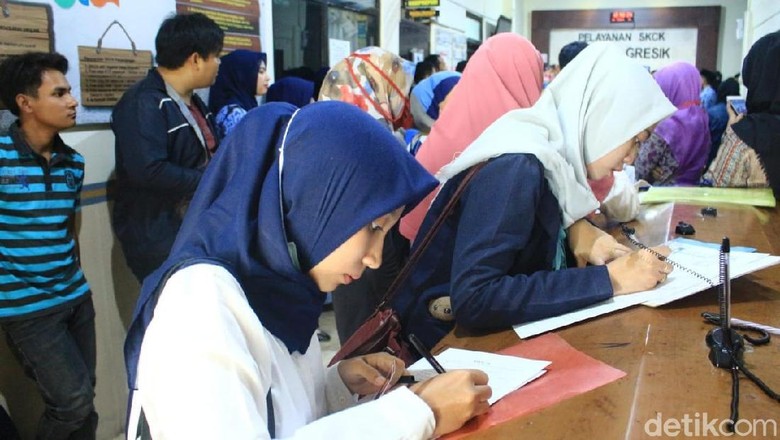 Jelang Tes CPNS, Pemohon SKCK Polres Gresik Membludak Jelang Tes CPNS, Pemohon SKCK Polres Gresik Membludak