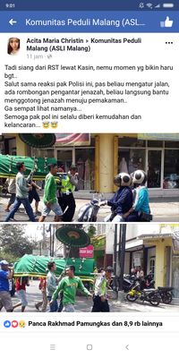 Bikin Baper, Aksi Polantas Usung Keranda Jenazah Saat Bertugas
