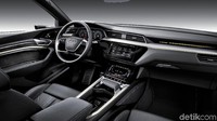Interior Audi e-tron. Audi menyebut interior e-tron sangat sleek dan light. Dengan semua panel terfokus pada pengendara. Foto: Audi