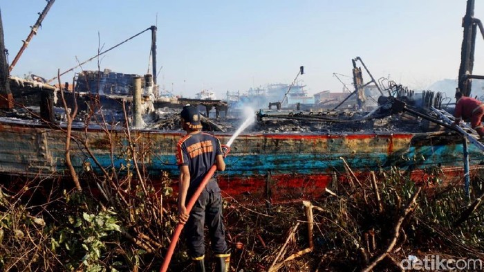 Berkobar Sejak Kemarin, Kebakaran 5 Kapal di Pekalongan Padam
