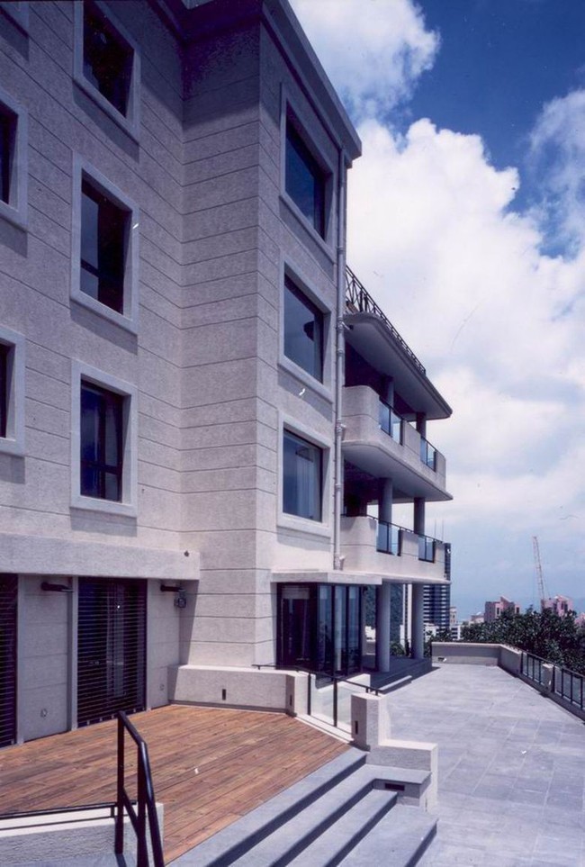 Rumah empat lantai bekas konsulat jenderal Belgia tersebut dibeli Jack Ma seharga Rp 2,5 triliun dan telah selesai direnovasi. Foto: Hong Kong Free Press