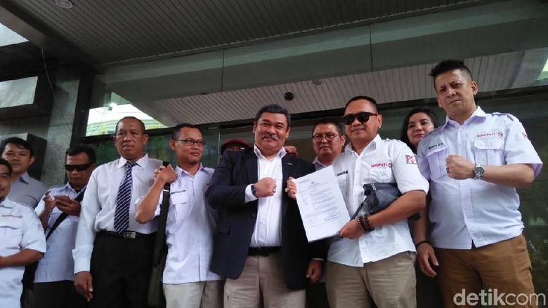 Farhat Abbas Dipolisikan karena Postingan Pilih Jokowi Masuk Surga Farhat Abbas Dipolisikan karena Postingan Pilih Jokowi Masuk Surga