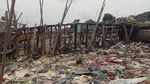 Foto: Lautan Sampah Sungai Musi di Jembatan Ampera