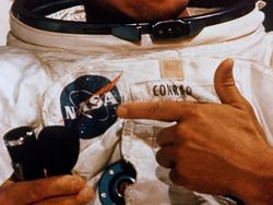 12 Orang yang Pernah Menginjakkan Kaki di Bulan