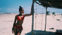 Ia juga pernah berkunjung ke Pantai Gading lho! (melie_tiacoh/Instagram)