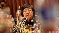 Menteri Lingkungan Hidup dan Kehutanan Siti Nurbaya Bakar menghadiri rapat kerja bersama Komisi IV DPR di Komplek Parlemen, Senayan, Jakarta, Selasa (18/9/2018).
