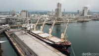 PT Pupuk Indonesia juga menjamin ketersediaan stok pupuk dalam negeri, khususnya untuk kebutuhan musim tanam di periode Oktober 2018 hingga Maret 2019. Total stok pupuk hingga 12 September 2018 secara nasional di Lini III & IV, atau di gudang kabupaten dan kios mencapai 1.475.323 ton.
