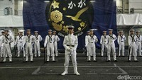 Barisan Angkatan Laut Jepang di dalam kapal.