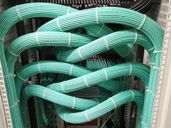 Potret Penataan Kabel Data yang Bikin Tercengang