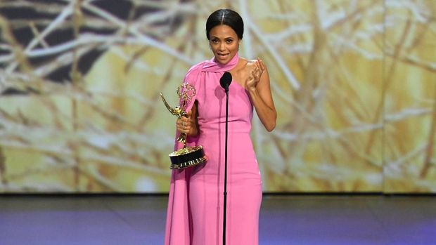 Tak Ada Kejutan, Emmy Awards Jadi Ajang Glenn Weiss Melamar Pacar