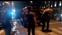 Persoalan ini diselesaikan dengan cara kekeluargaan. Polisi menjadi mediator dalam penyelesaian insiden tabrakan tersebut. Selengkapnya baca di sini. Foto: dok. Istimewa