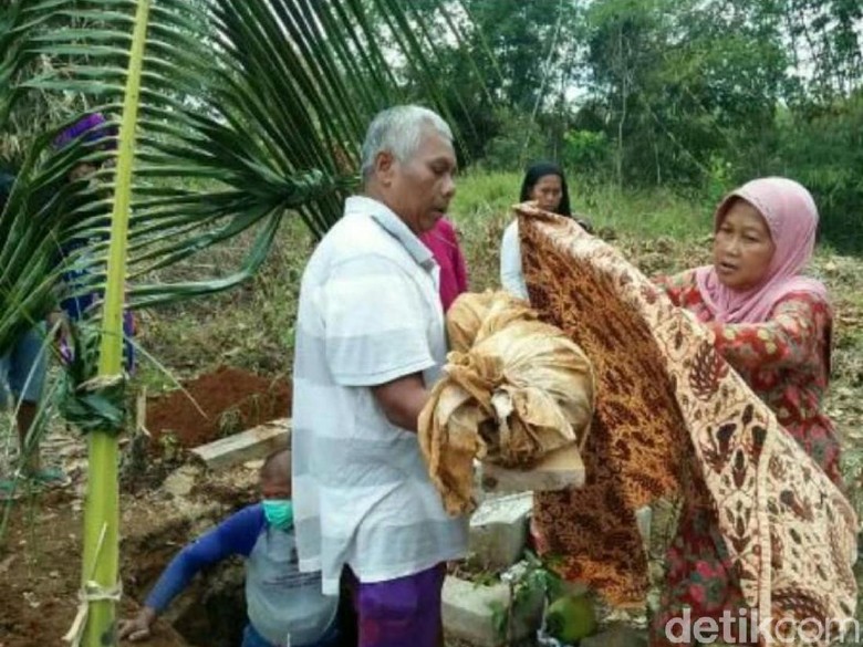 Penjelasan Ilmiah 3 Jasad Sekeluarga di Ciamis Utuh saat Digali Penjelasan Ilmiah 3 Jasad Sekeluarga di Ciamis Utuh saat Digali
