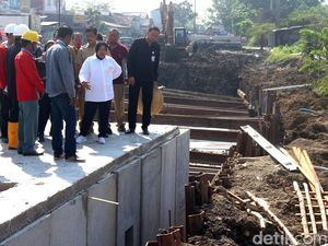 Pengerjaan Box Culvert Sememi Masih 50 Persen, Begini Kondisinya