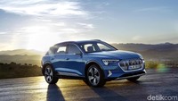 Mobil digerakkan dengan sistem quattro drive, electric all-wheel drive, yang menghasilkan traksi sempurna dan dinamika. Foto: Audi