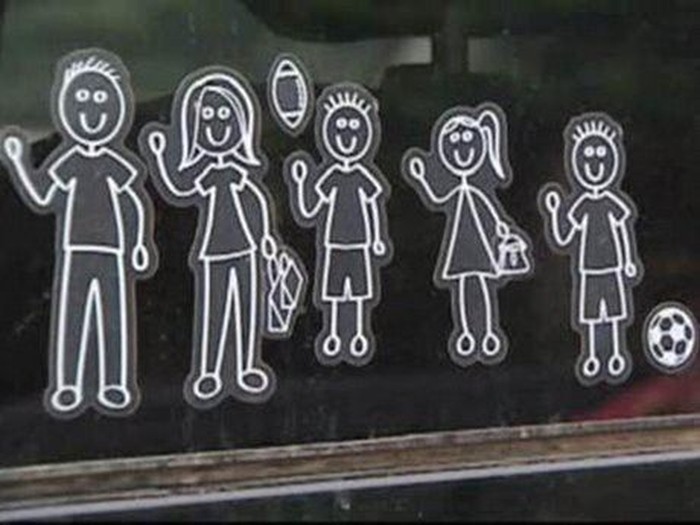 Stiker anggota keluarga di mobil