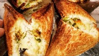 Kalau mau sensasi unik, gunakan cetakan sandwich, isi dengan acar dan cabe plus potongan kejy lalu pres hingga kering. Yummy! Foto : Instagram @@reavalok