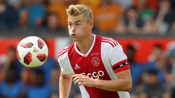 Matthijs de Ligt, Ajax. Pemain berusia 19 tahun ini adalah salah satu bek tengah muda terbaik di game. Ia berpeluang ditebus dengan nilai sekitar 20 juta pound sterling di awal permainan. (Foto: David Rogers/Getty Images)