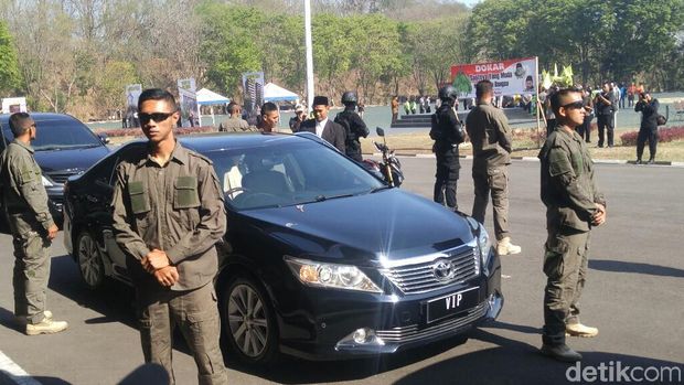 Aksi simulasi aparat Jateng amankan Pilpres 2019. 