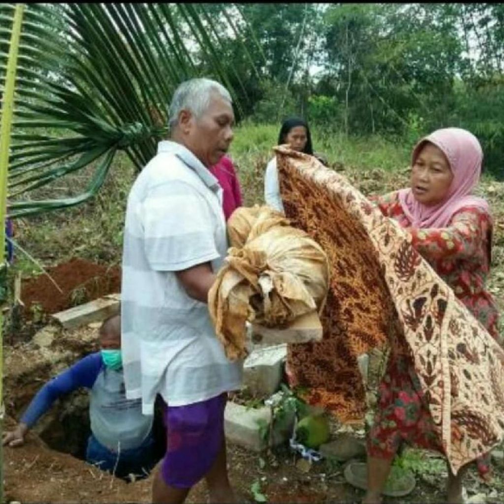 Heboh! 3 Jasad Sekeluarga di Ciamis Masih Utuh Saat Digali Heboh! 3 Jasad Sekeluarga di Ciamis Masih Utuh Saat Digali