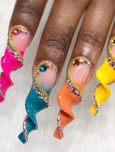 Unik, Kuku Keriting Bentuk Mie Jadi Tren Nail Art