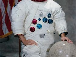 12 Orang yang Pernah Menginjakkan Kaki di Bulan