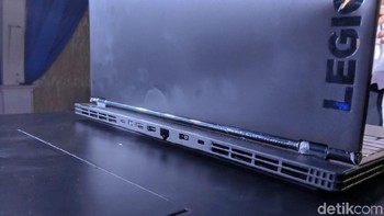 Lenovo turut membekali laptop gaming ini dengan memori 24 GB (8 GB DDR4 + 16 Optana memori). (Foto: detikINET/Adi Fida Rahman)