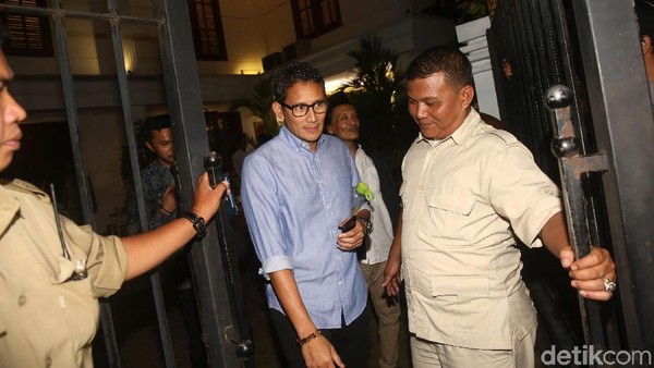 Foto: Sandiaga Tinggalkan Kediaman Prabowo Usai Bahas Timses