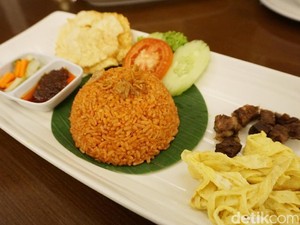 Rumah Putih: Ada Nasi Goreng Merah Palembang yang Gurih Wangi di Sini