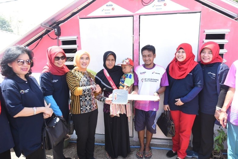 Dirut Pertamina Serahkan 250 Unit Rumah Transisi di Lombok Dirut Pertamina Serahkan 250 Unit Rumah Transisi di Lombok