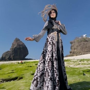 Busana batik Jember yang akan dipamerkan di Paris Fashion Week.