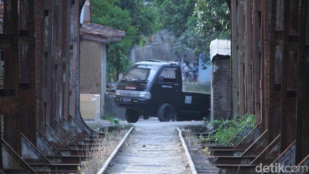 Penampakan jalur kereta 'mati' Bandung-Ciwidey 