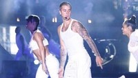  Tidak hanya memiliki suara yang bagus, Justin Bieber juga selalu menampilkan tarian yang memukau penonton. (Instagram/justinbieber)