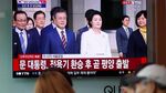 Mesranya Moon Jae-In Berpelukan dengan Kim Jong Un