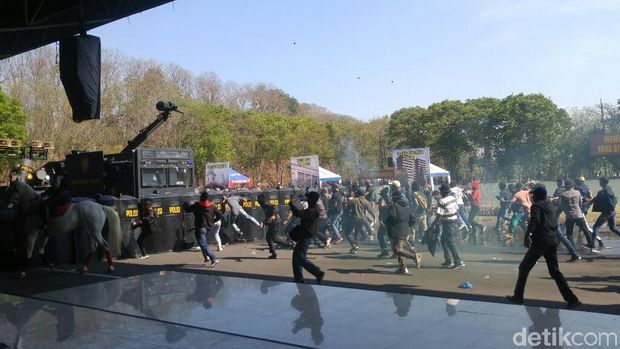 Simulasi pengamanan Pilpres di Jateng. 
