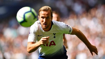 7. Penyerang Tottenham Hotspur Harry Kane tercatat memiliki kemampuan dengan rating 177 pada saat ini dan berpotensi naik jadi 180. Aspek finishing alias penyelesaian akhir menjadi yang paling menonjol dari atributnya, dengan ponten 19. (Foto: Dylan Martinez/Reuters)