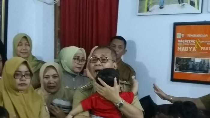 Walkot Makassar Peluk Haru Anak yang Disekap dan Disiksa