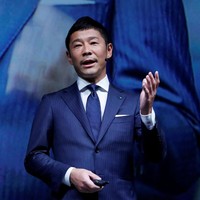 Kabarnya, tiket untuk para seniman tersebut dibeli dengan uang dari kantong pribadinya juga. Saya ingin berbagi pengalaman ini dengan banyak orang. Jadi, saya pilih para seniman untuk ke bulan nanti, kata Yusaku yang bercita-cita pergi ke bulan sejak kecil. (Foto: Reuters)