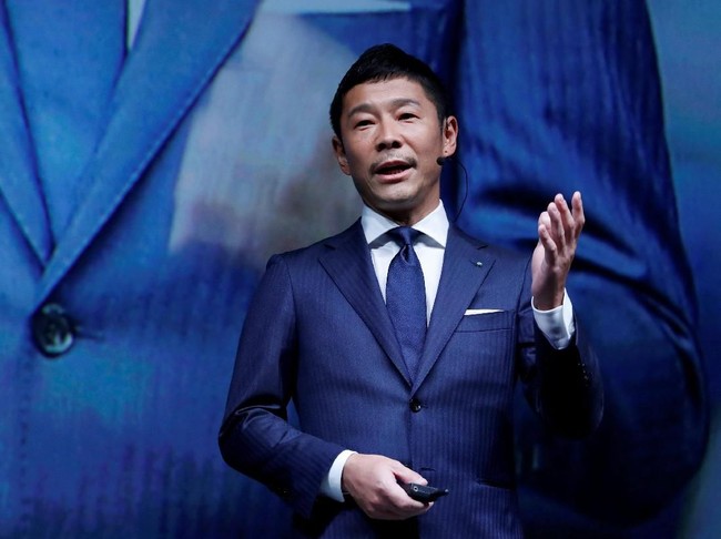 Kabarnya, tiket untuk para seniman tersebut dibeli dengan uang dari kantong pribadinya juga. Saya ingin berbagi pengalaman ini dengan banyak orang. Jadi, saya pilih para seniman untuk ke bulan nanti, kata Yusaku yang bercita-cita pergi ke bulan sejak kecil. (Foto: Reuters)