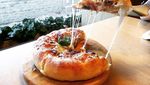Pencinta Keju, Ini Pizza yang Berlumuran Keju Mulur Meleleh